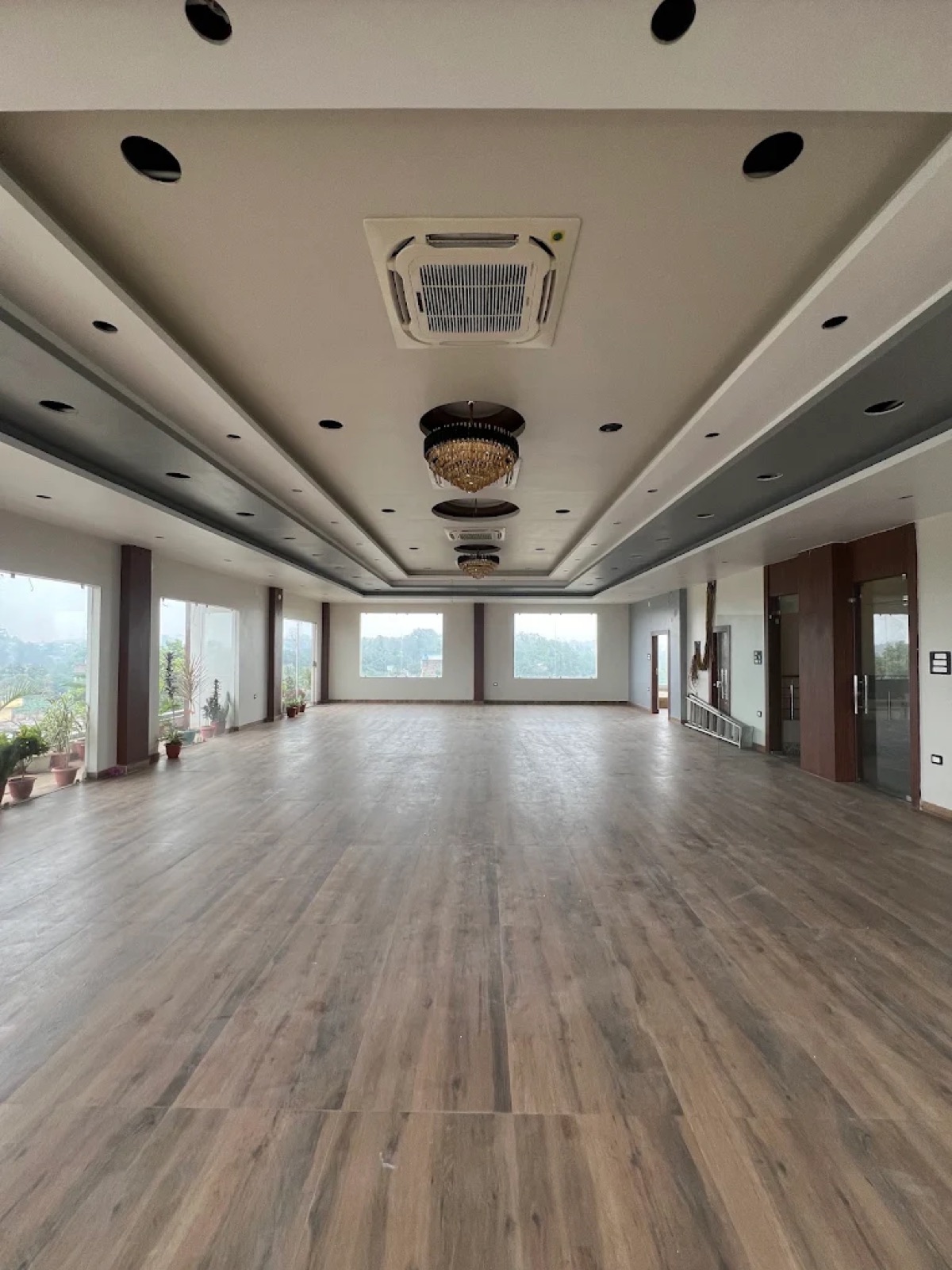 Spacious banquet and marriage hall at Shri Nath Palace, Deoghar