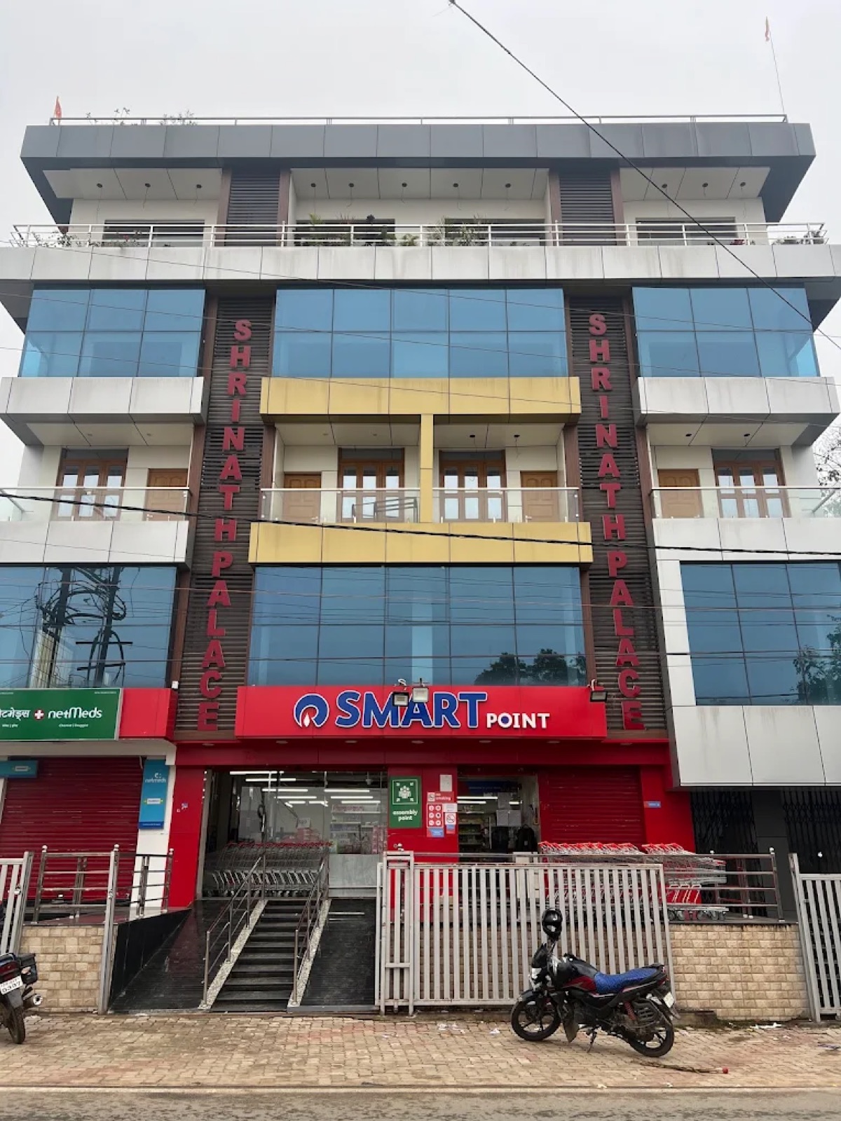 Front view of Shri Nath Palace hotel in Deoghar, near Baba Baidyanath Dham