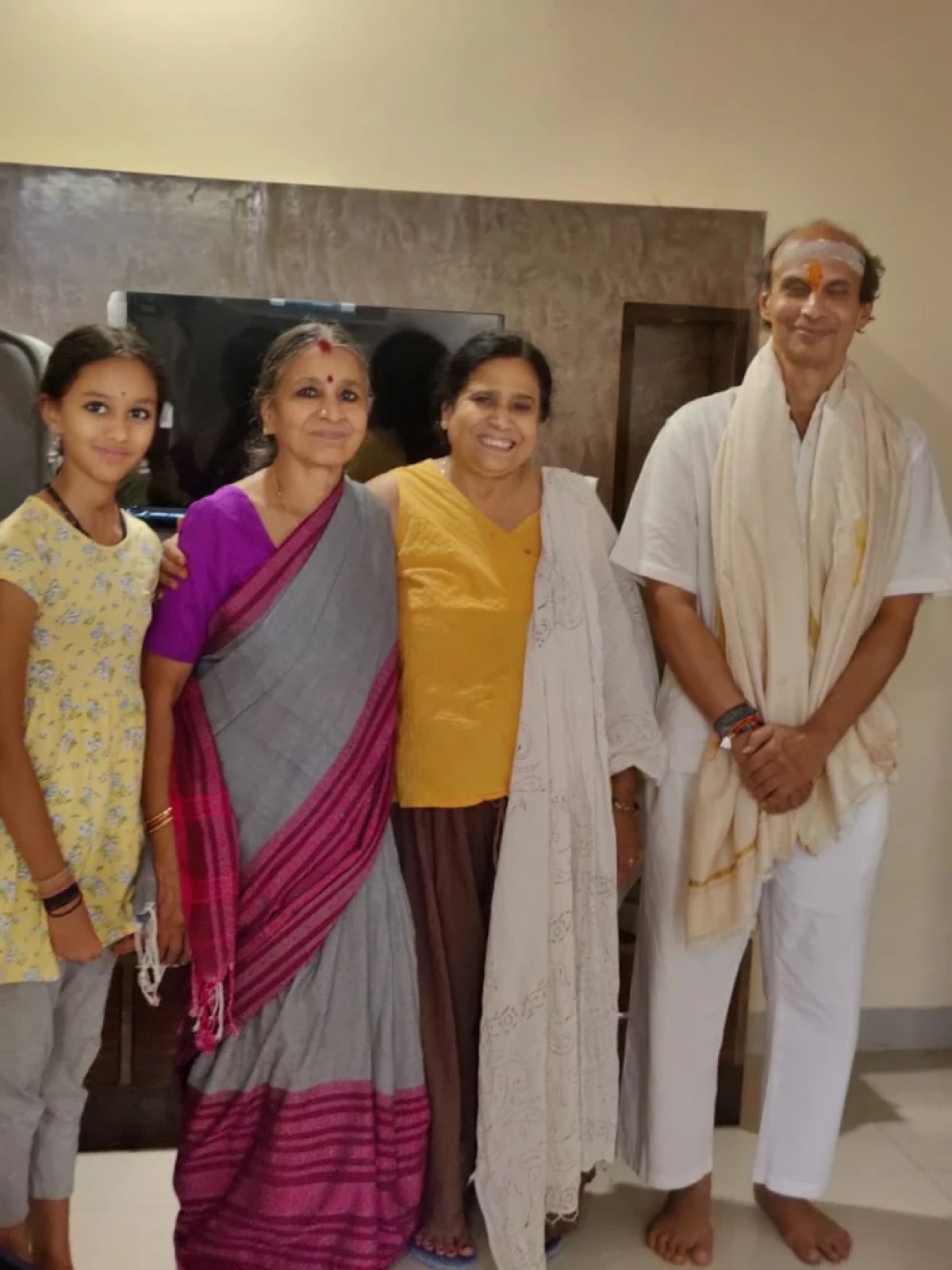 Happy guest family during their stay at Shri Nath Palace, Deoghar